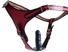 BDSM Leder Slip mit Dildo